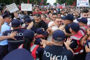 Тирана, протест, курорт, Къшнър