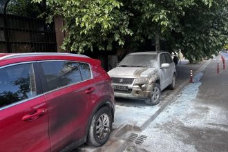 Скопие, подпалени коли, посолство
