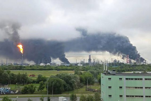 Пожар Москва украински дронове рафинерия