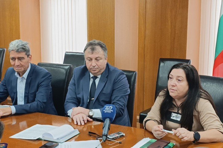 Шумен - кметът Христо Христов представя новия заместник-кмет Бейнур Ахмед, който заема мястото на Десислава Петрова - юни 2025 г.