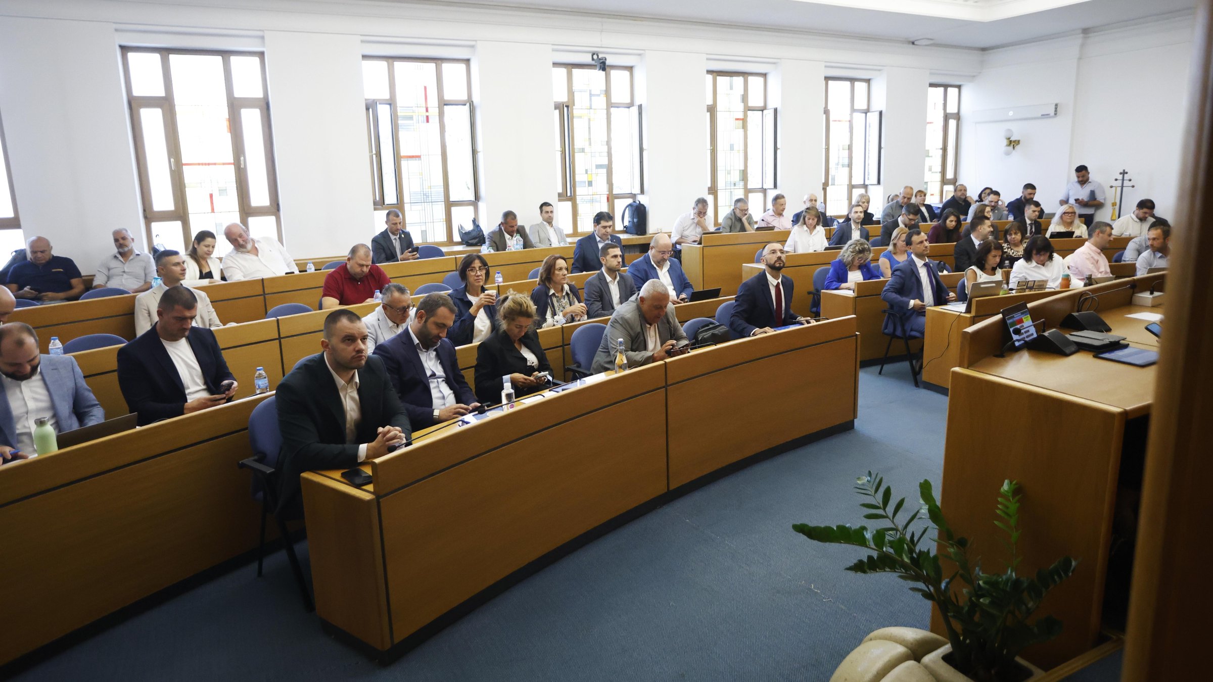 София тегли рекордните 367 млн. евро заем, половината&ndash;от търговска банка