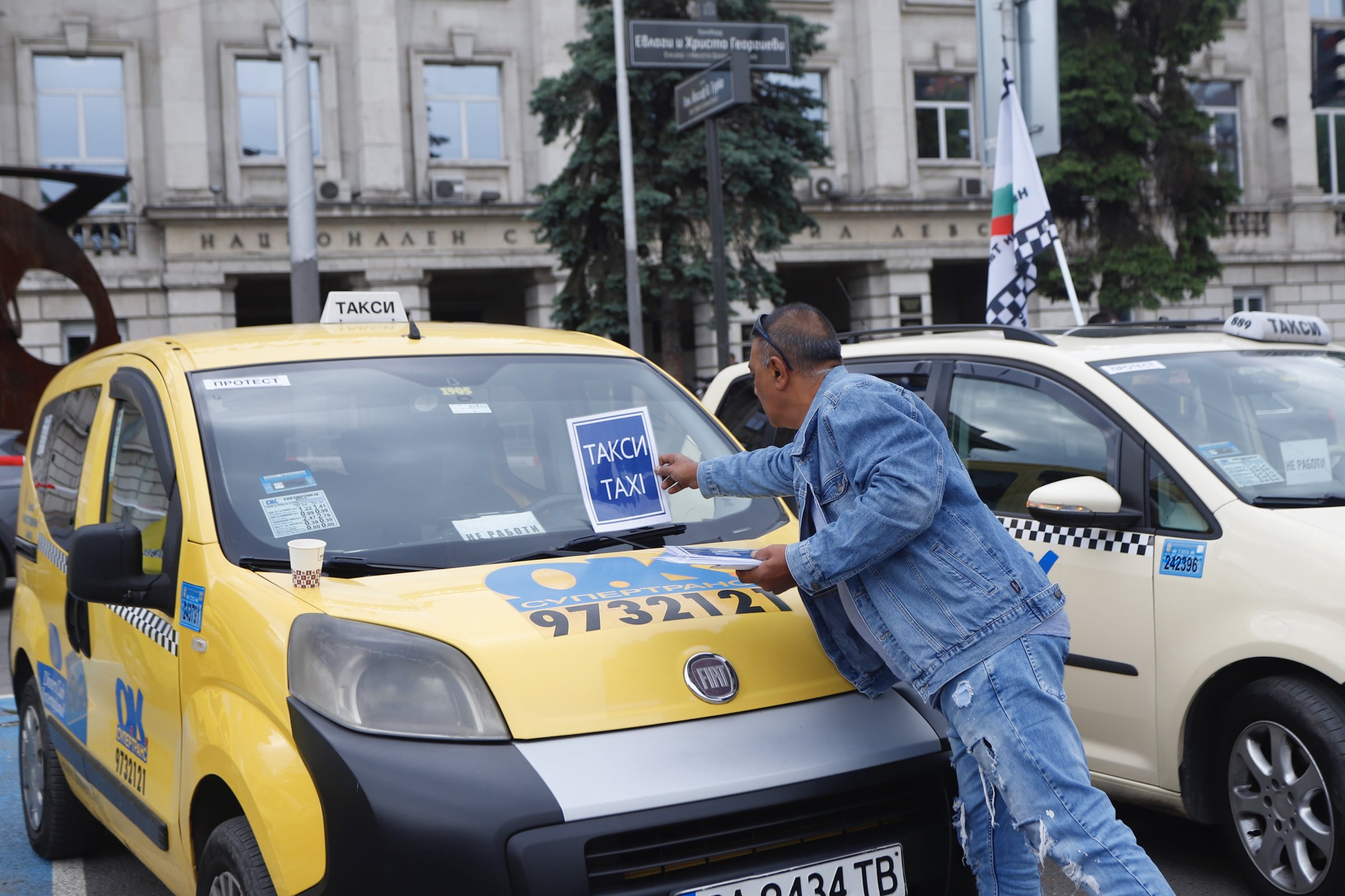 Протест на таксиметрови шофьори в София. Сн. БГНЕС