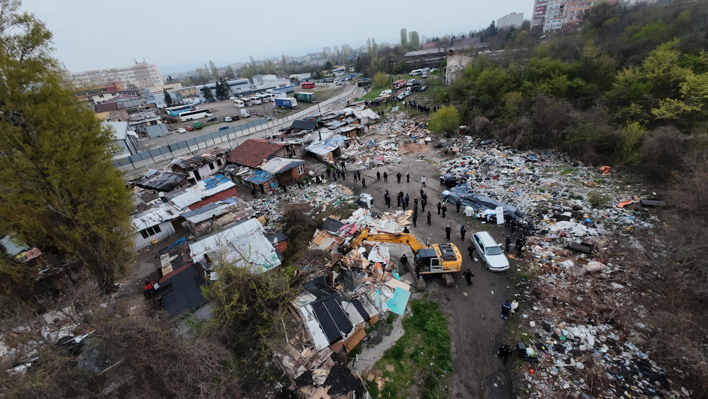 Събаряне на незаконни постройки в кв. 