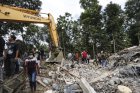 Най-малко 97 жертви на силно земетресение в Индонезия