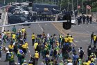 Привърженици на Болсонаро щурмуваха Конгреса в Бразилия (видео и снимки)