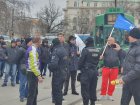 Шофьори на линейки на протест за по-високи заплати