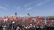 Стотици хиляди протестираха в Истанбул в подкрепа на арестувания кмет Екрем Имамоглу