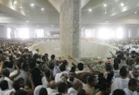 Стотици загинали при стълпотворението в Мека