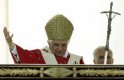 Папа Бенедикт ХVІ отслужи служба за католическата Цветница 