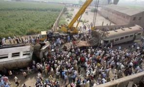 Влакова катастрофа взе 80 жертви в Египет