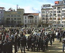 Бунт на таксиметрови шофьори изправи властта на нокти