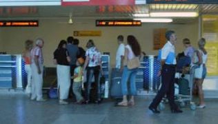Лек спад на пътуванията на българите в чужбина