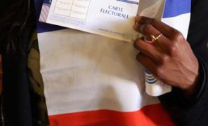 Неизвестност около изхода от президентските избори във Франция 