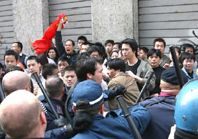Сблъсъци между полиция и китайски емигранти в Милано