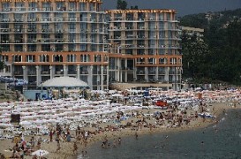 Неясно остава лечението на евротуристите по морето