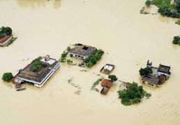Милиони са блокирани от наводнения в Южна Азия