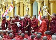 Ескалира монашеският протест срещу хунтата в Бирма