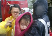 Тайфуни наводниха Виетнам и Тайван, Китай евакуира милион души