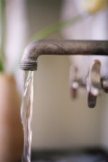 ДКЕВР ще образова българите с по-високи цени на водата