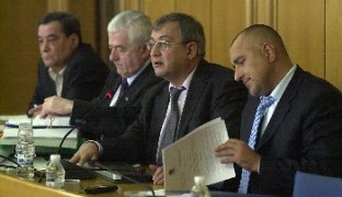 ДСБ и СДС срещу пълния контрол на Борисов над общински фирми