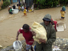 Смъртоносна тропическа буря удари Куба и Бахамите