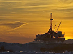 Анализатори вещаят спад на петролното производство
