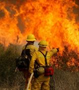 Огнен ад в Калифорния евакуира близо милион души
