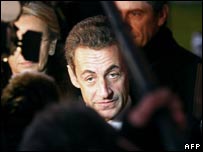 Саркози пое решаването на кризата в предградията