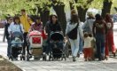 Половината деца в България извънбрачни? Не съвсем