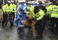 Протести в Лондон прекъснаха щафетата на олимпийския огън 