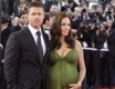 Бременната Джоли постъпи във френска болница за раждане