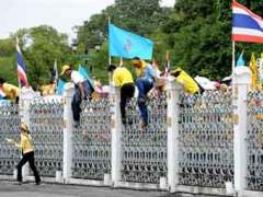 Хиляди демонстранти в Тайланд окупираха правителството