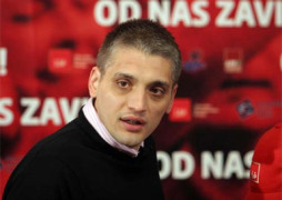 Сръбски политик, известен с различната си позиция за Косово, бе нападнат