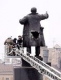 Вандали взривиха паметника на Ленин в Санкт Петербург