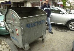 Кабинетът упорства да одържави боклука на София