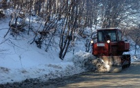 Обстановката по пътищата в страната остава усложнена
