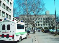 Компромис за болниците в трудно достъпни райони