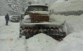 Пак проблеми заради силния сняг в страната