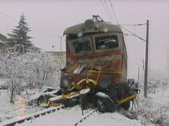 Шофьор на снегорин загина след сблъсък с влак в София