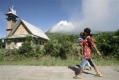 Изригнал вулкан взе жертва и евакуира хиляди на Суматра