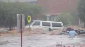 Нови две жертви на наводненията в Австралия