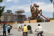 Огромен паметник на Александър Македонски в центъра на Скопие
