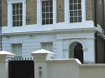 Чернови на записи и текстове на Ейми Уайнхаус откраднати от дома й в Лондон