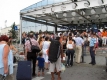 Българите пътуват повече в чужбина, но на гости, за обучение и работа