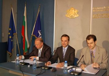 Ради Найденов (в центъра) - постоянен секретар на МВнР