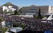 През втория си ден сблъсъците в Атина взеха жертва