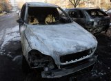Тринайсет автомобила подпалени в столичния квартал "Младост"