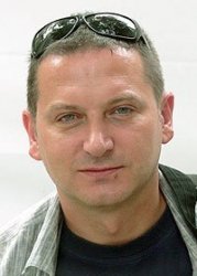 Силата на миналото е, че неговата машина продължава да работи