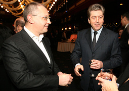 Сблъсъкът Първанов - Станишев за лидерския пост в БСП може да се отложи до октомври 2012