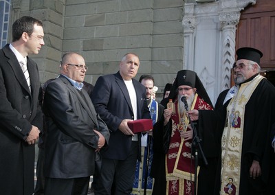 Божидар Димитров с християнско смирение пред линкълна на дядо Кирил